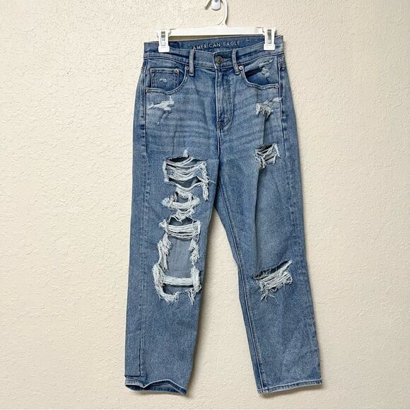 American Eagle 90s Highest Rise Boyfriend  Distressed Blue Denim Size 4 Short - Picture 1 of 7